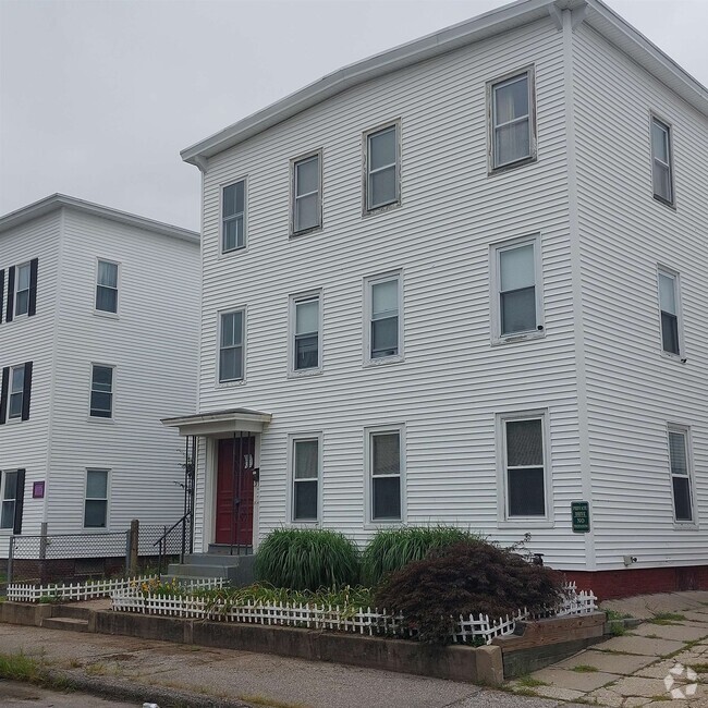 Building Photo - 353 Dubuque St Unit 1 Rental