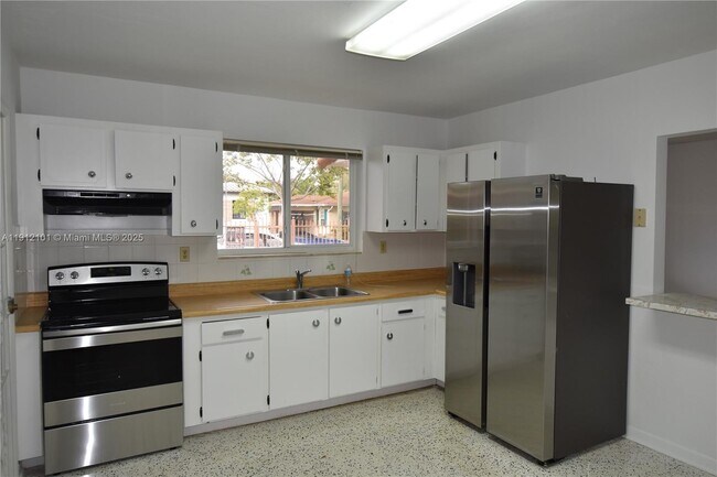 Photo - 1532 SW 23rd St Unit 1532