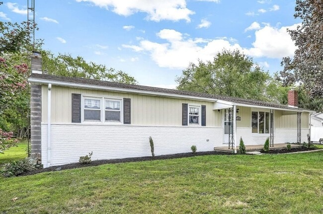 Building Photo - Coming Soon! 3 Bedroom 1.5 Bath Home in Fa...