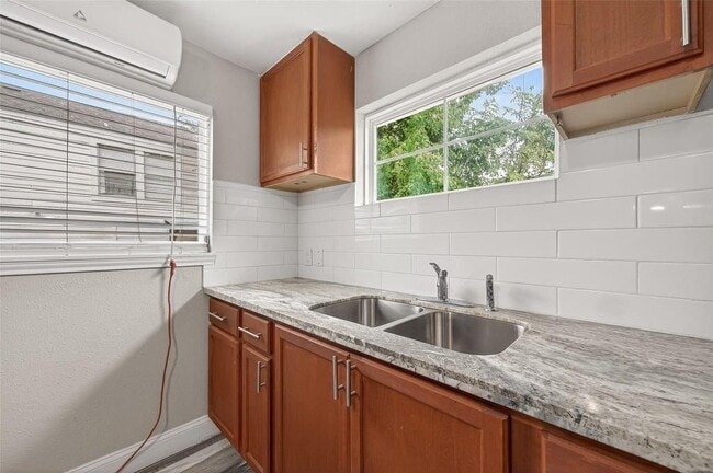 Photo - 1511 Scharpe St Unit 2