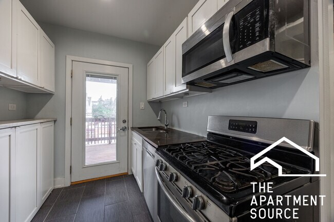 Photo - 3716 W Belmont Ave Unidad 1S