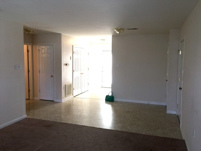 Photo - Oaks of Wichita Apartments