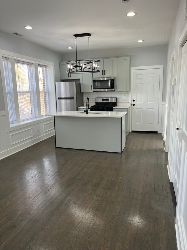 5033 W Wabansia Ave Unit 1W