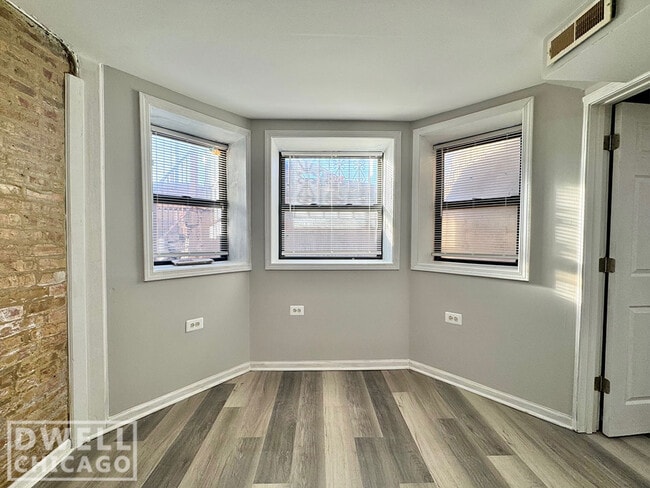 Photo - 2644 W Cermak Rd Unidad 1