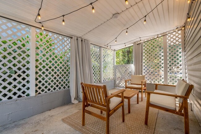 Photo - 2412 Surrey St