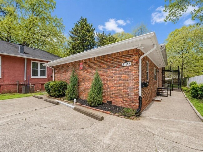 Photo - 3193 E Point St