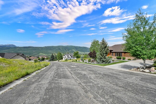 3573 N Elkview Dr