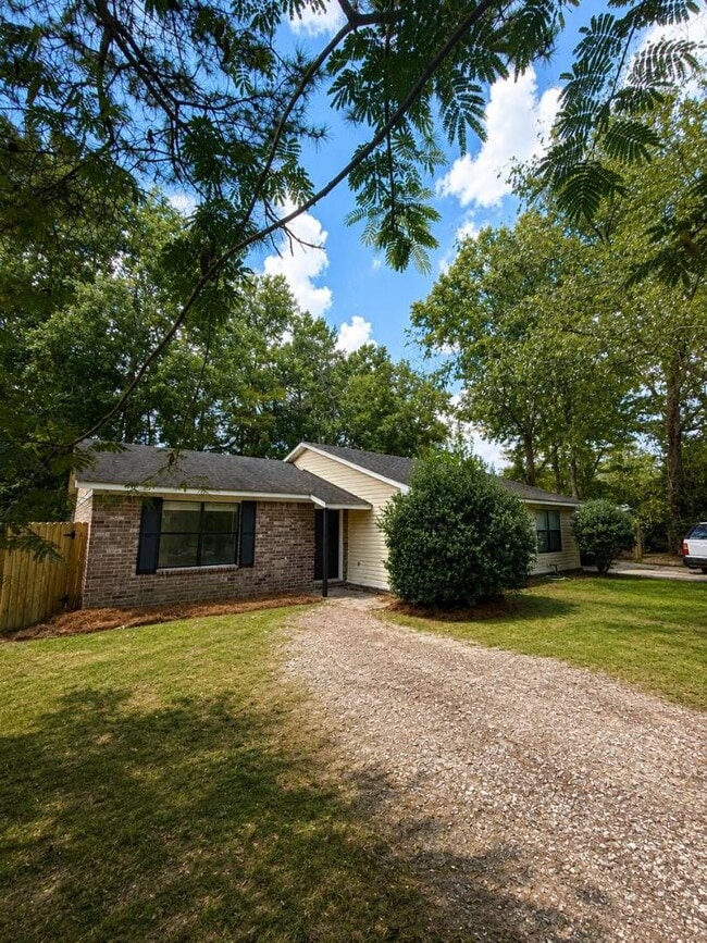 Building Photo - 105 Drake Ct