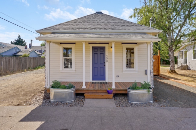 Photo - 731 SW Elm St