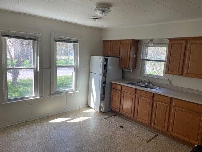 Photo - Cozy 2 Bedroom 1 Bath With Detached Double...