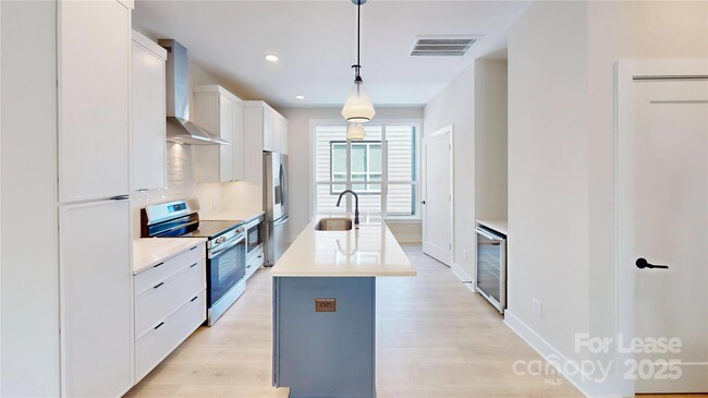 Photo - 409 Devender Ln