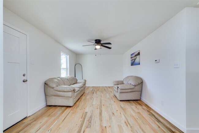 Photo - 6603 Victoria St