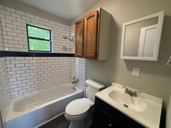 Photo - Lovely 3 Bedroom 1 Bathroom Home For Rent