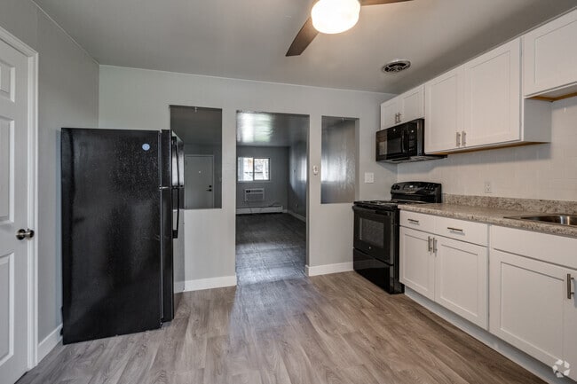 2 BR, 1 BA - 875 SF