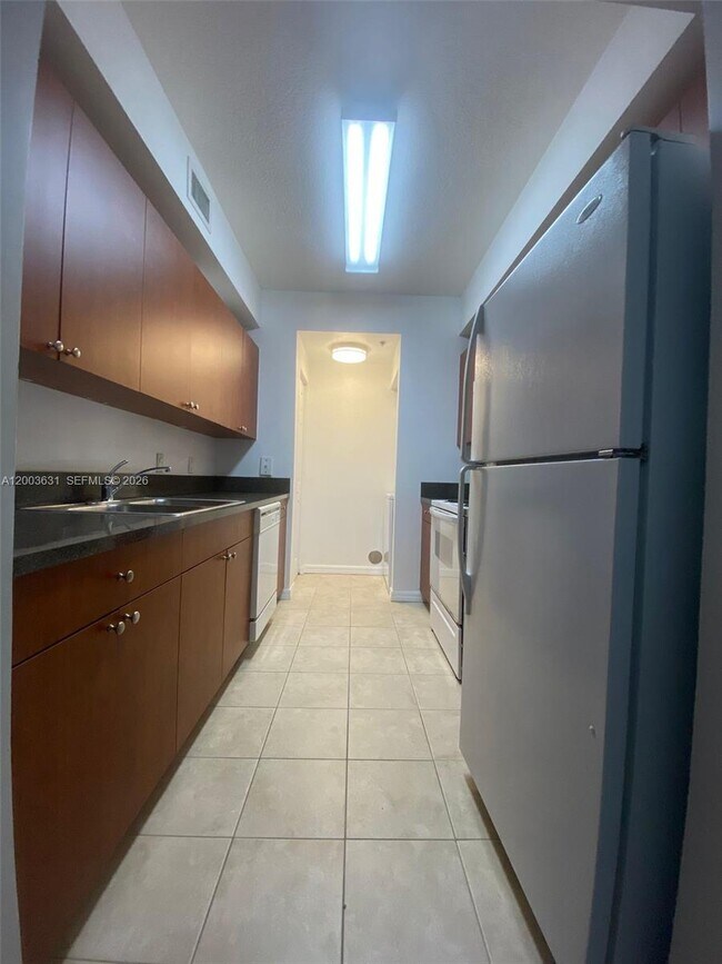 Photo - 115 SW 11th St Unidad 509