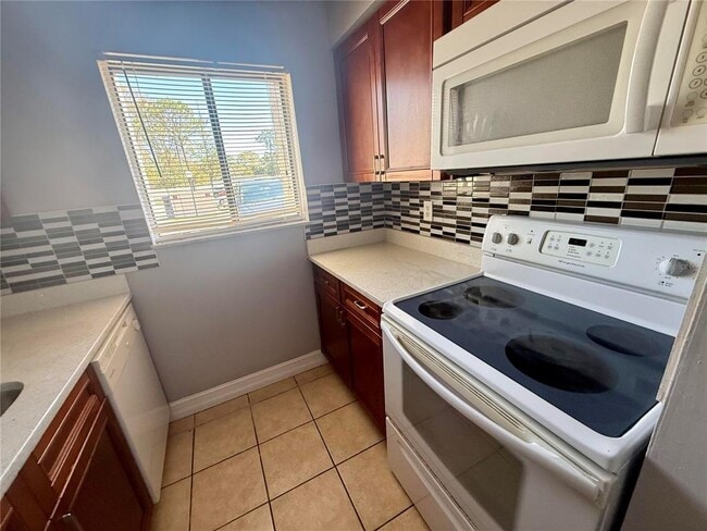 Photo - 127 Springwood Cir Unit F