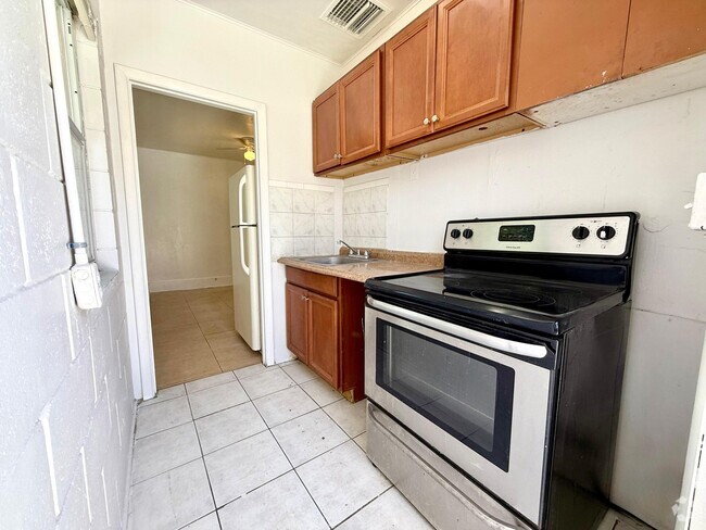 Building Photo - 926 33rd St Rental