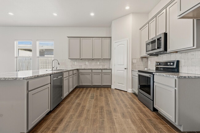 Photo - 13810 Avenue W