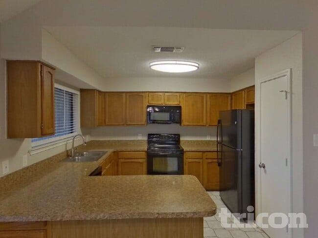 Photo - 1637 Woodhall Way