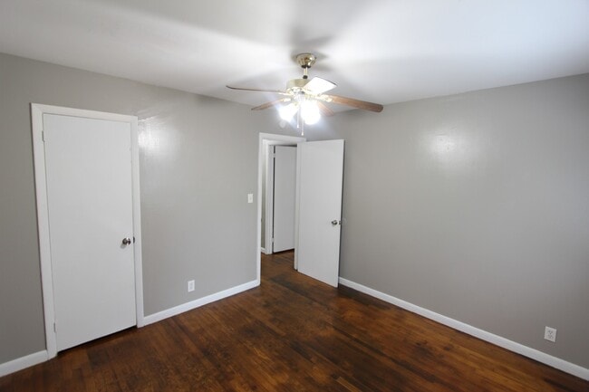 Photo - New On The Market!  3 Bedroom 1 Bath + Large Den.  Get to it Fast!!
