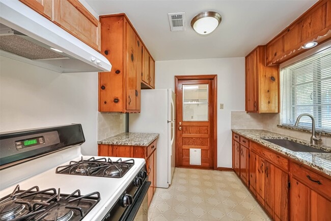 Photo - 3018 Attridge Rd