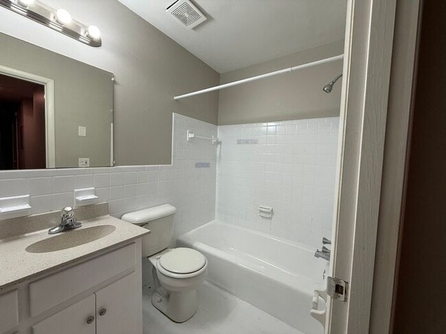 Photo - Remodeled 1 Bedroom Apartment!!! Walk to the Square or Steps from Sumner Regional Hospital