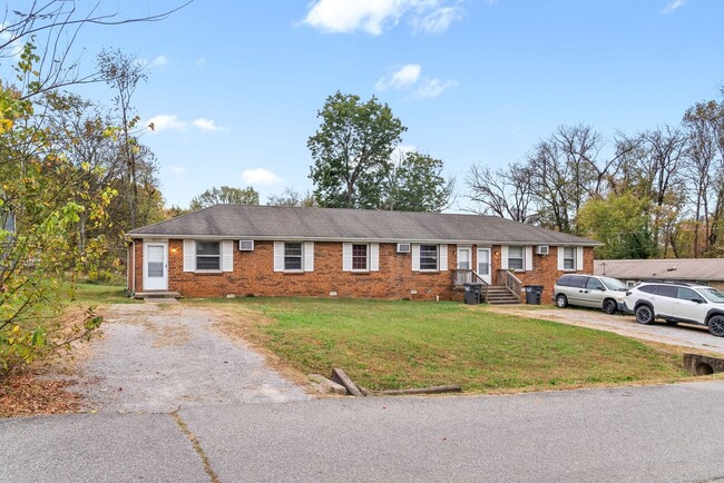 Building Photo - 102 Tandy Dr Unit B Rental