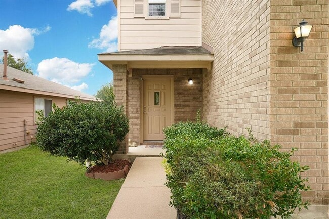 Photo - 140 Opal Lake Dr