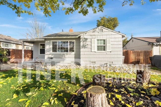 Photo - 4739 61st St