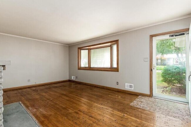 Photo - Worthington Schools.  Blocks from downtown.