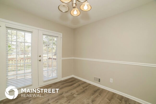 Photo - 499 Woodland St