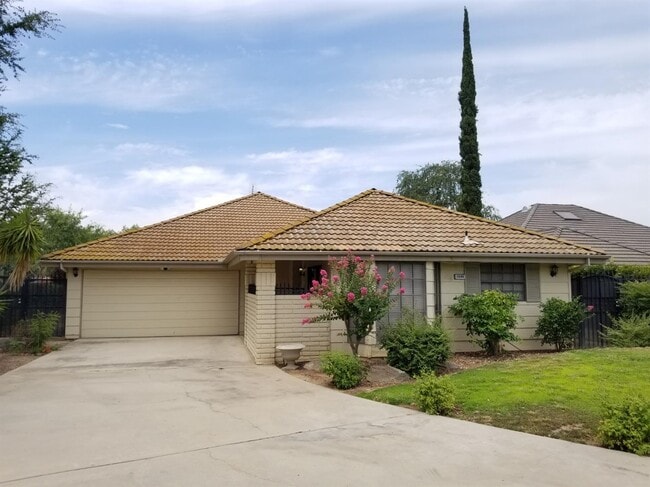 Photo - 1694 W Bullard Ave