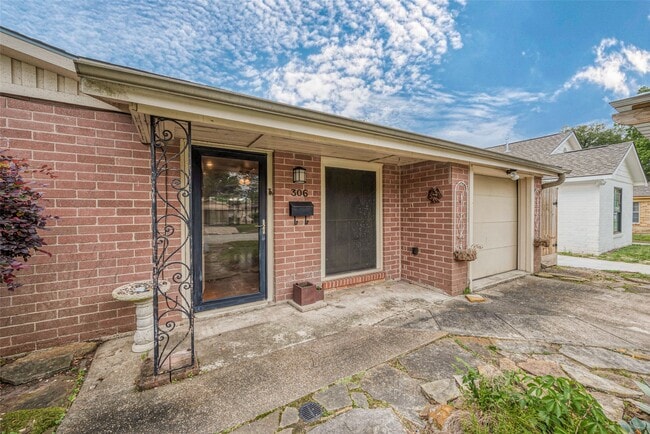 Photo - 306 Graceland St