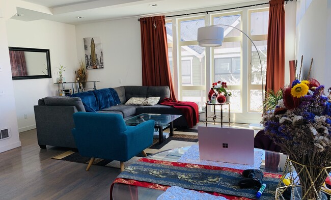 Photo - 829 19th Ave S