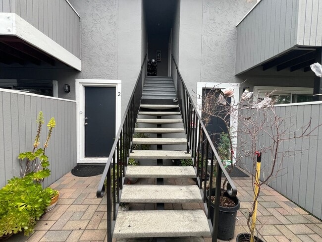 Photo - Newly updated 2 bedroom 1 bath unit Unit 3419-4