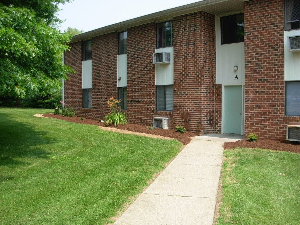 Maury River Place - Maury River Place Apartments