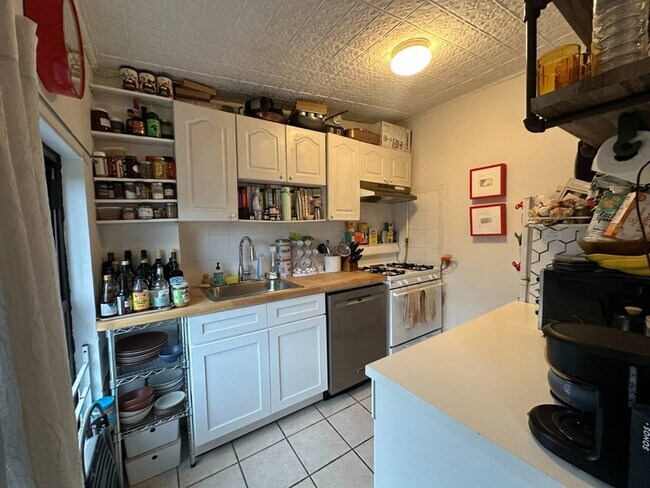 Photo - 82 Carroll St