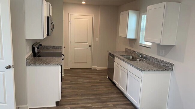 Photo - Charming single family house!3bedrooms, 3b...