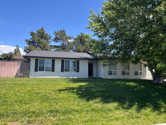 Building Photo - Terrace Heights 3br 2ba with double garage