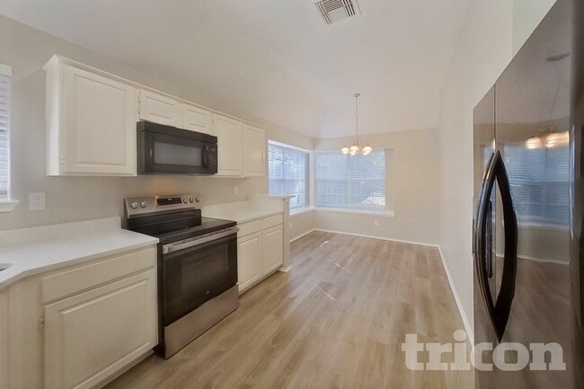 Photo - 805 Clover Hill Ln
