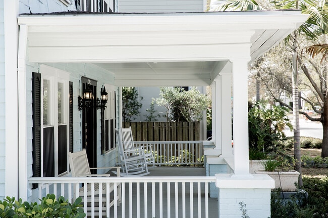 2916-2918 W Bay Vista Ave