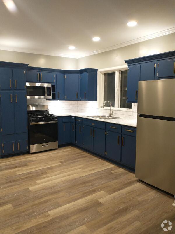 Building Photo - 915 Columbus Pkwy Unit 1 (Lower Front) Rental