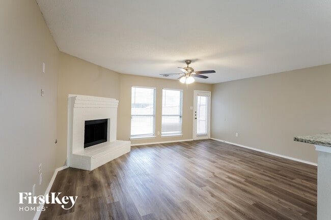 Photo - 1700 Worthington Ln