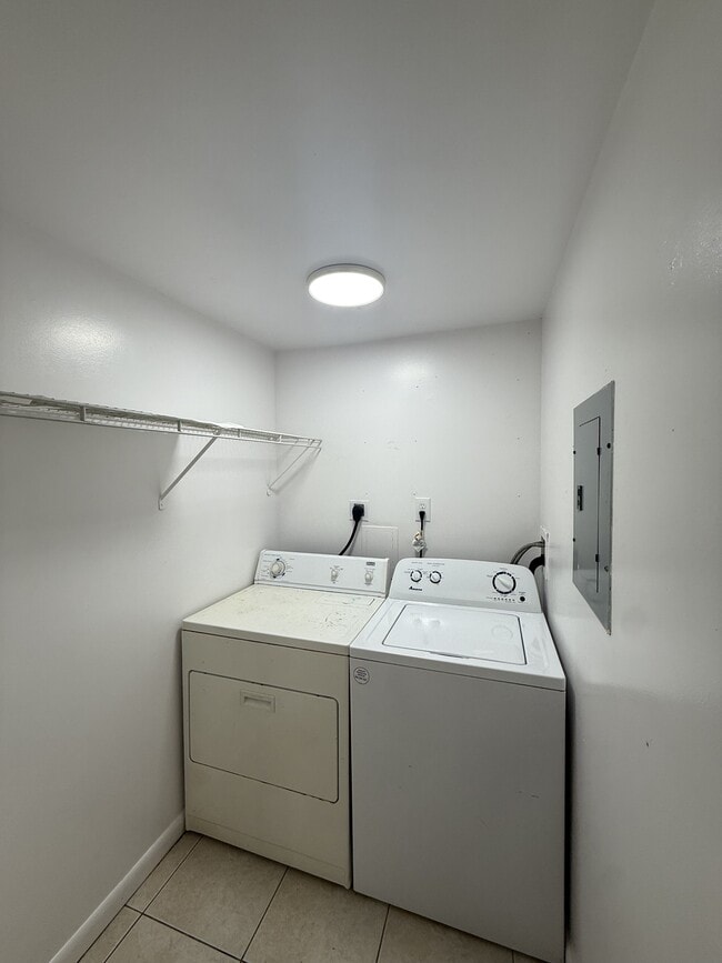 Building Photo - 2916 NW 55th Ave