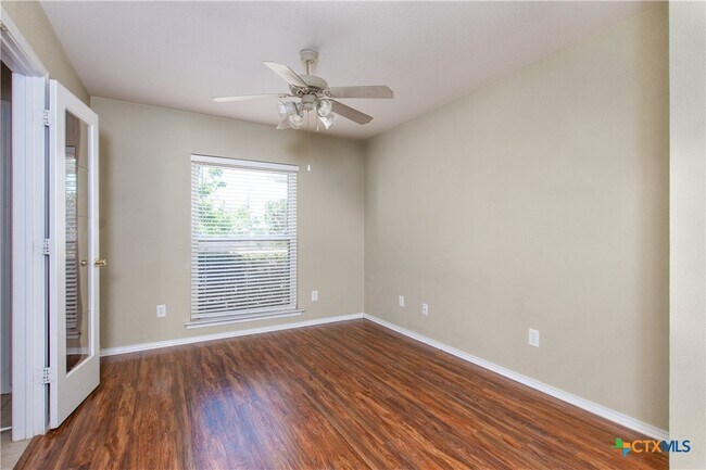 Photo - 301 Buckskin Trail