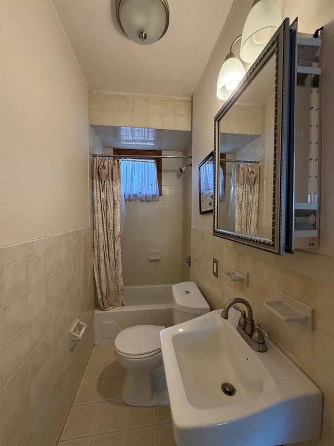 Photo - 1040 Broadway Unidad 2