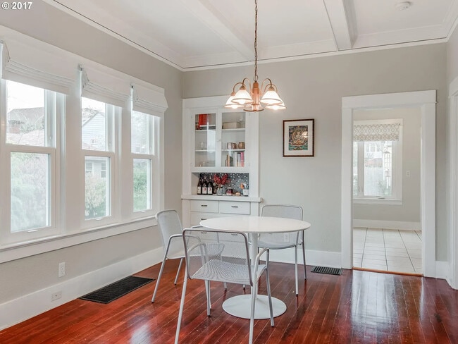 Photo - 5525 NE Everett St