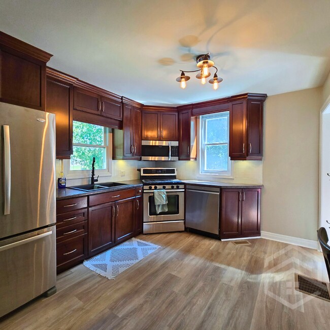 Photo - Charming 2+1 Bedroom in Norwich !!