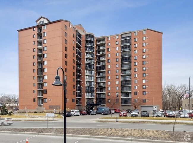 Building Photo - 6500 Woodlake Dr Unit 1013 Rental