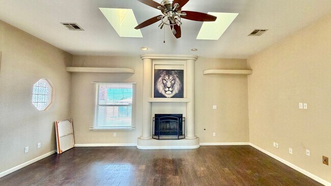 Photo - 953 San Miguel St